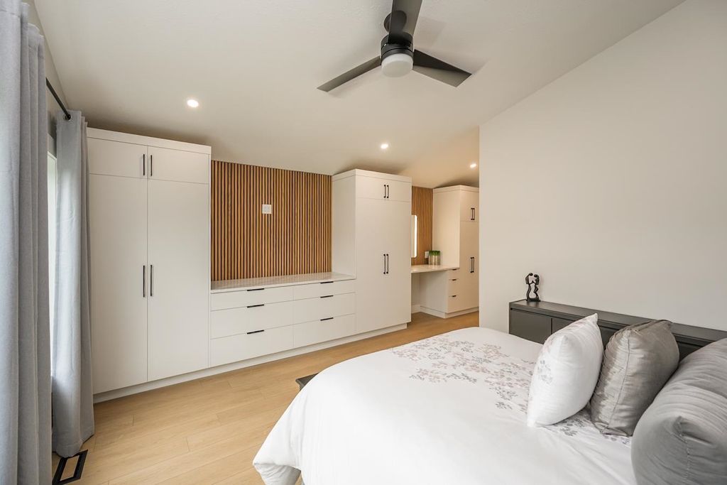 listing image 1104462203761259722