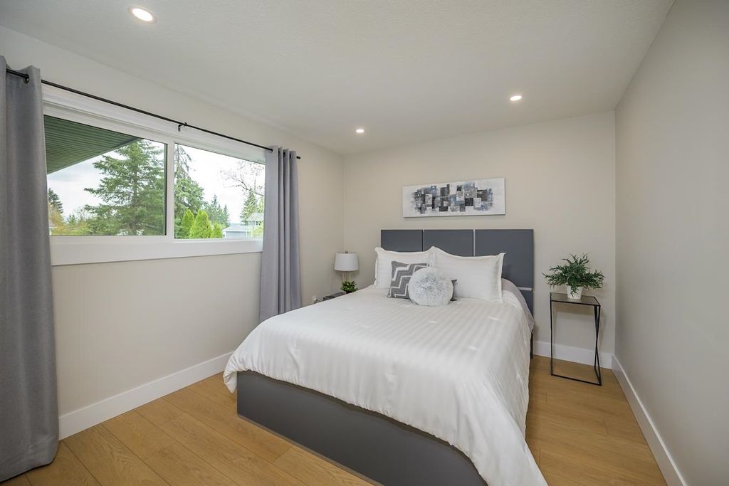 listing image 1105013141402319728