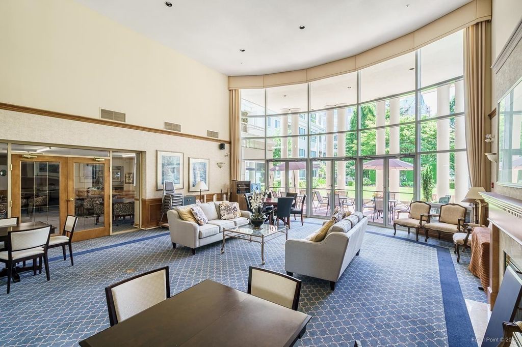 listing image 1103593854343129917