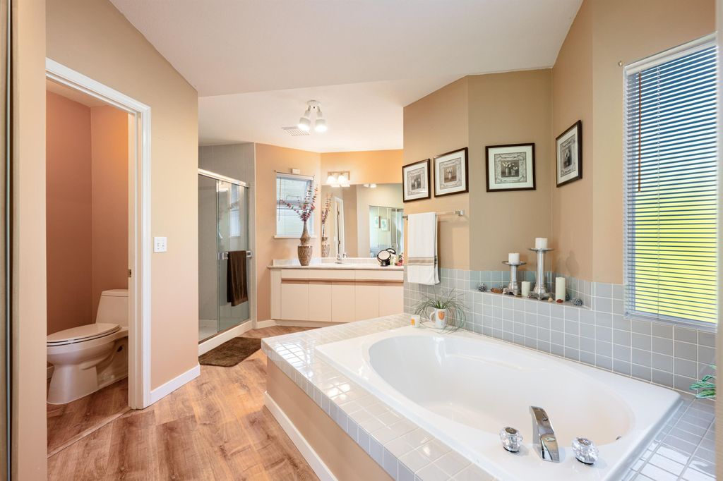 listing image 1107814375003782458