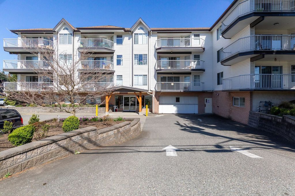 Photo of 33535 King Road #104, Abbotsford, BC V2S 6Z5 (MLS # R3109211)