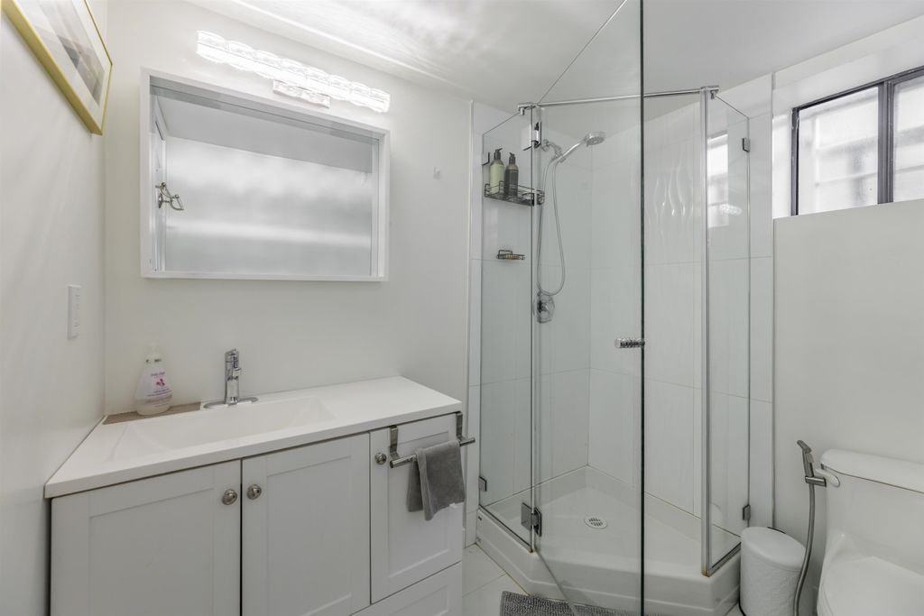 listing image 1102721272631820017