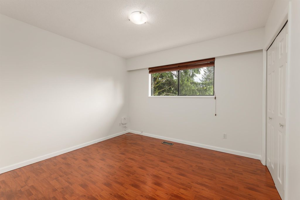 listing image 1103695553324063752