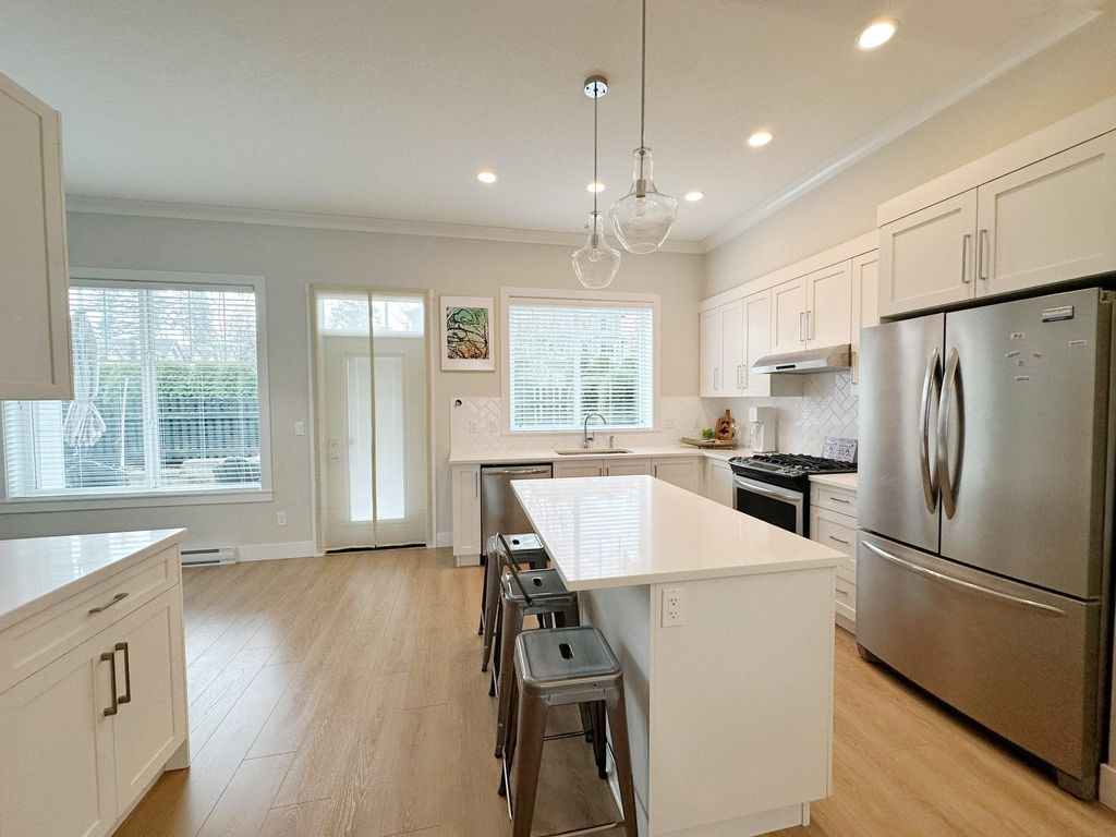 listing image 1109919932787179622