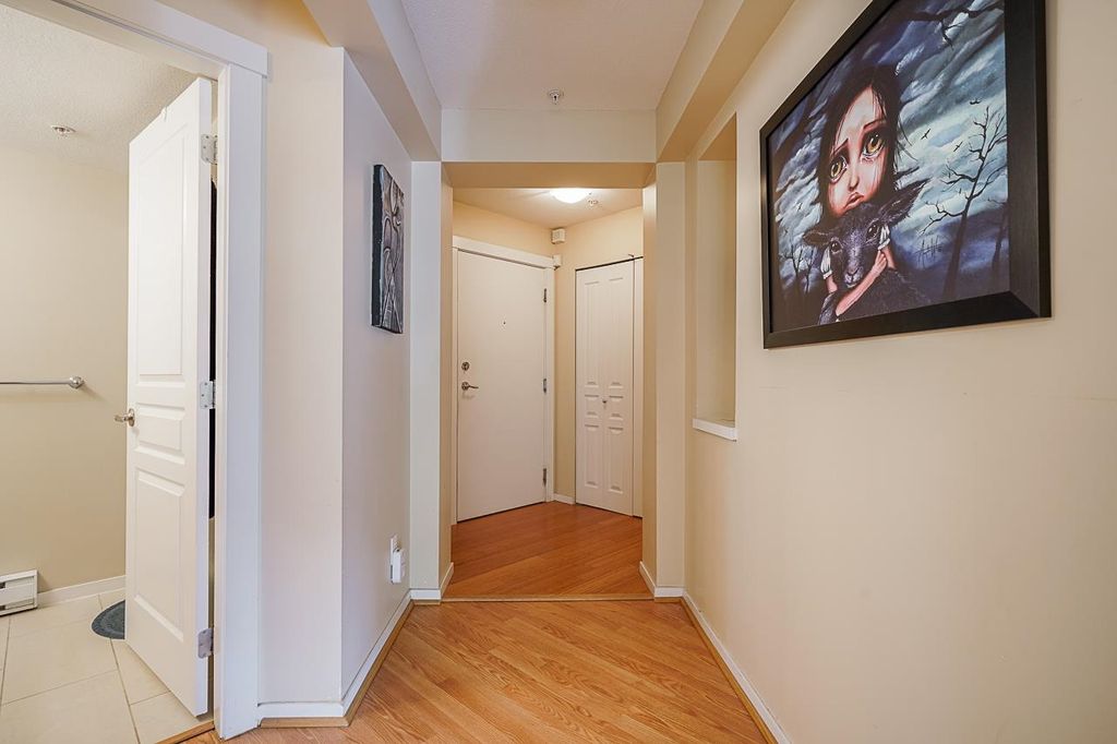 listing image 1106493663207434783