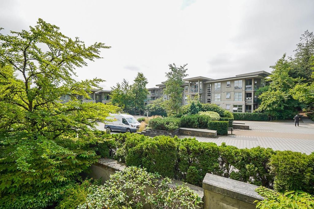 listing image 1105549341886243453