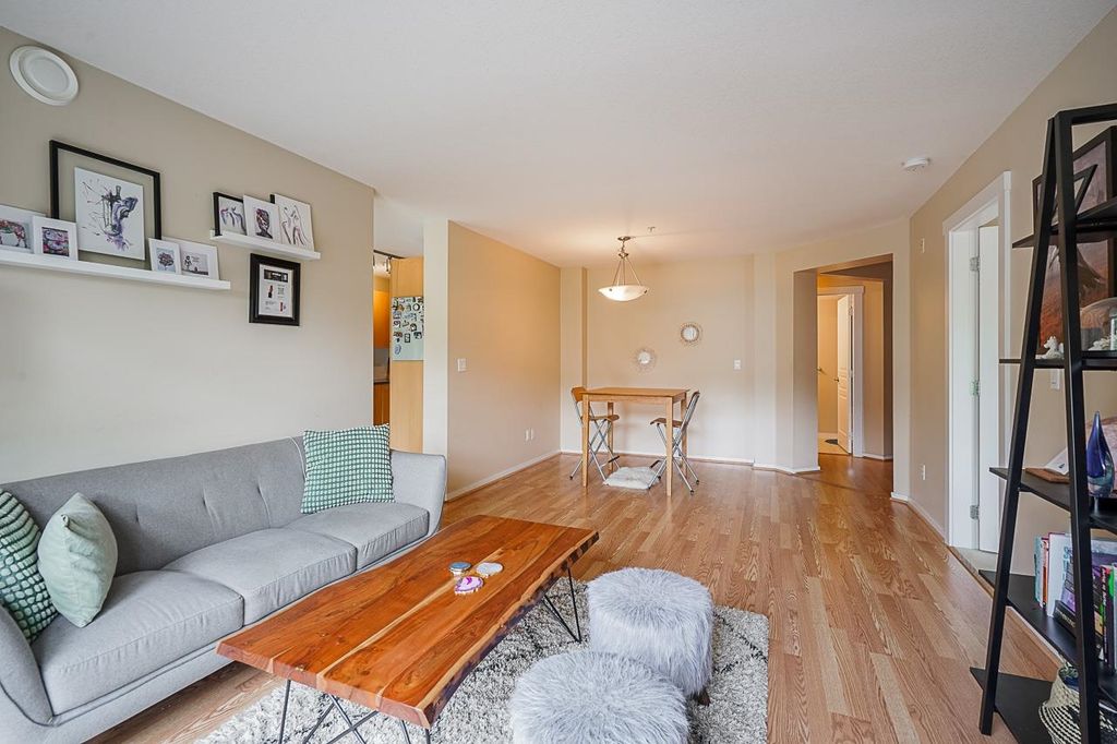 listing image 1106817888729817860