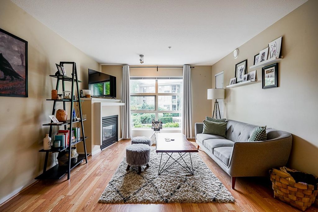 listing image 1102378341207131522