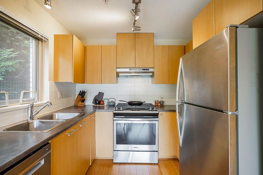 listing image 1104673766530270857