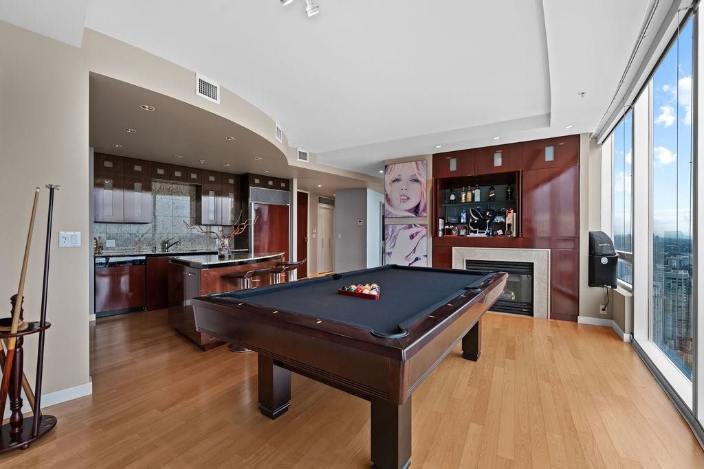 listing image 1102635161505669162
