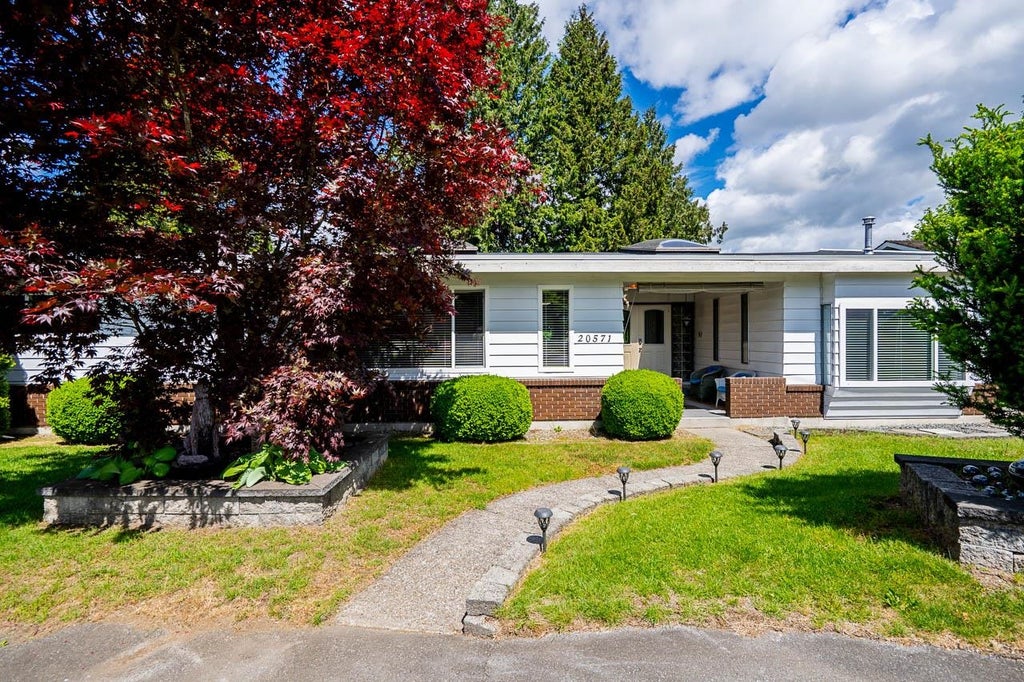 Photo of 20571 46a Avenue, Langley, BC V3A 3J7 (MLS # R3160022)