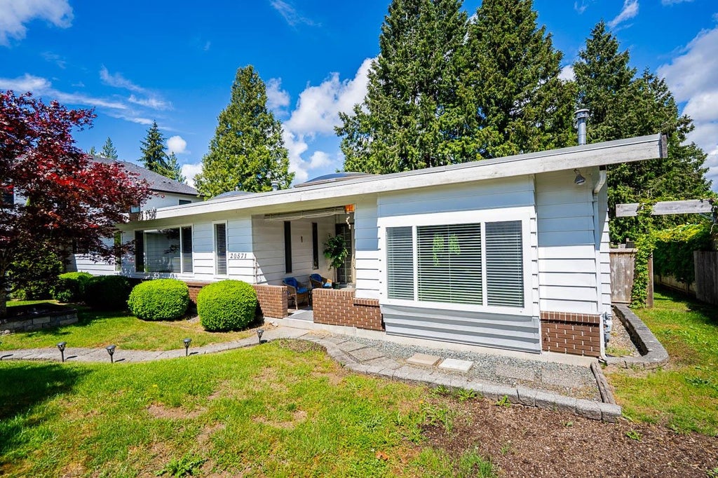 Photo of 20571 46a Avenue, Langley, BC V3A 3J7 (MLS # R3160022)