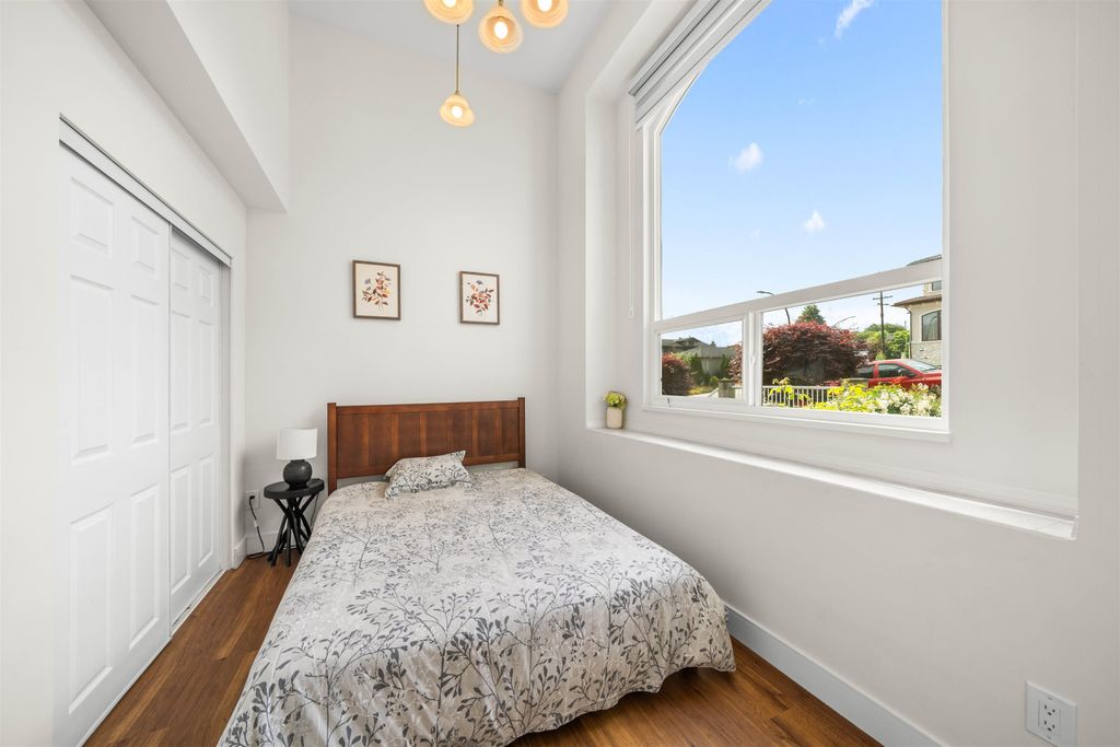 listing image 1103418947450004287