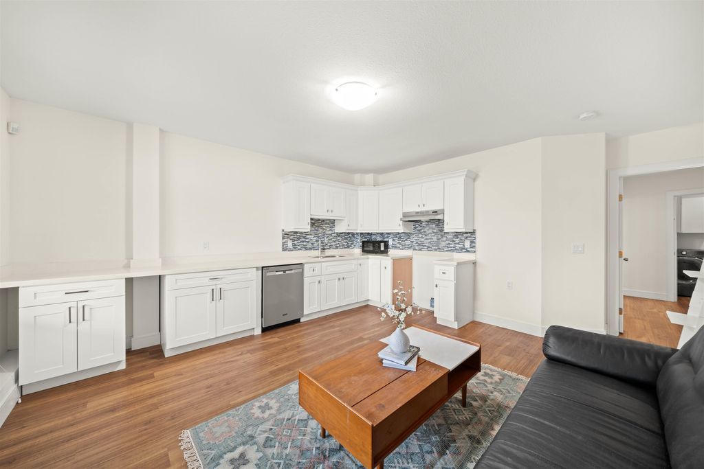 listing image 1109928122060044749