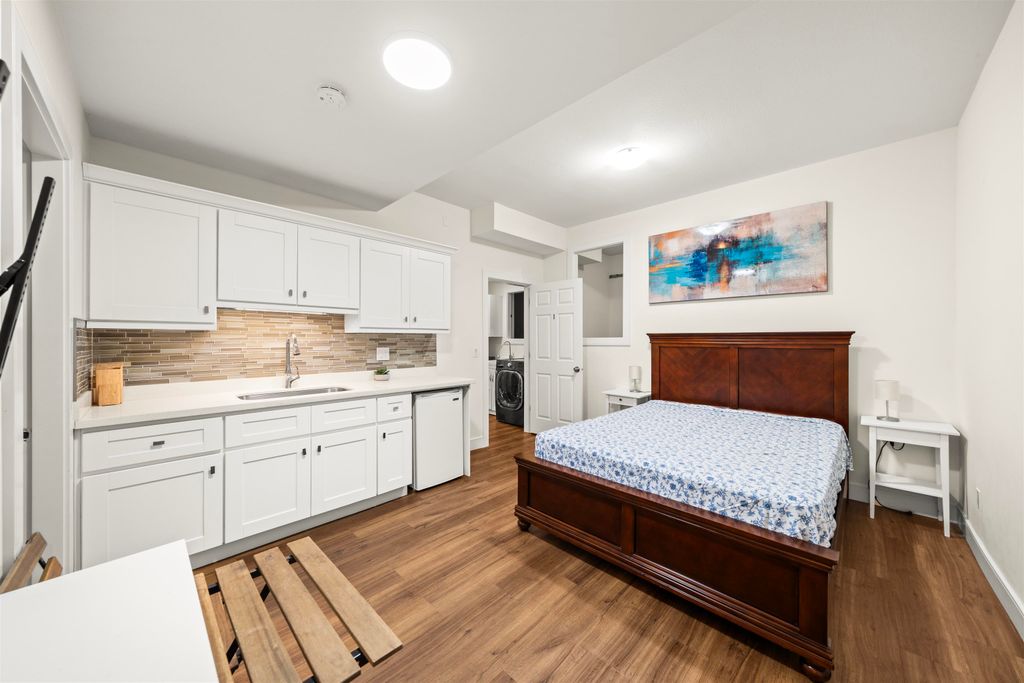 listing image 1102362606582292246