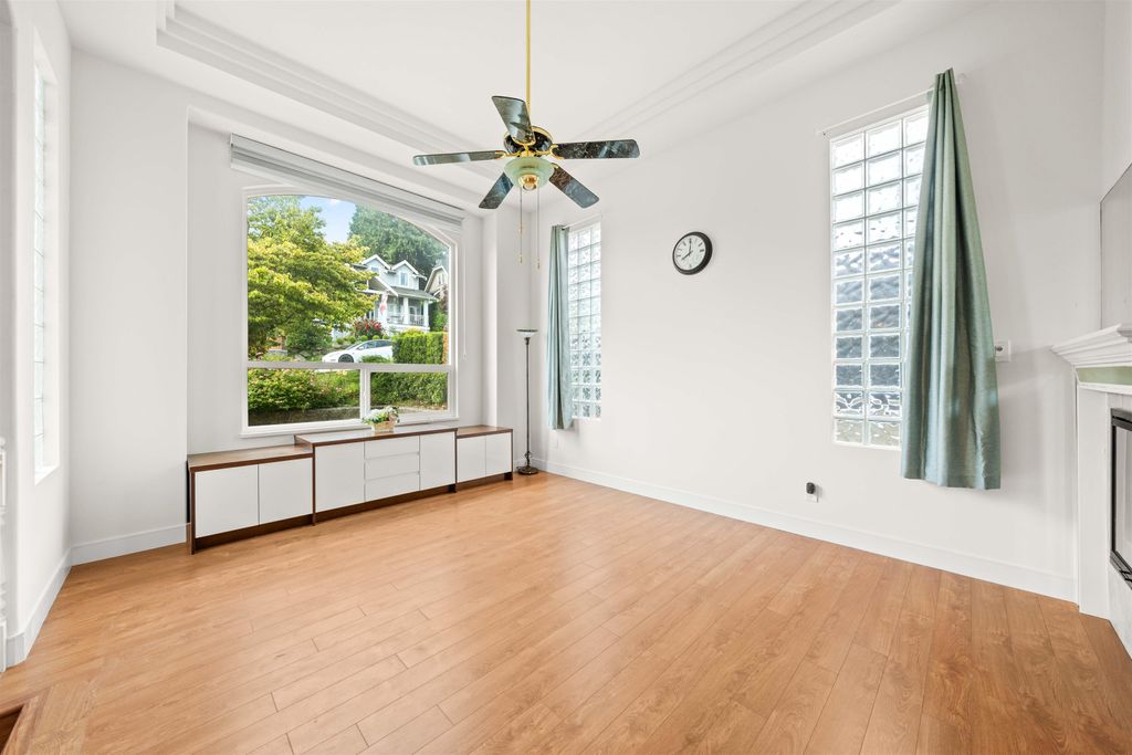 listing image 1103092784838301925