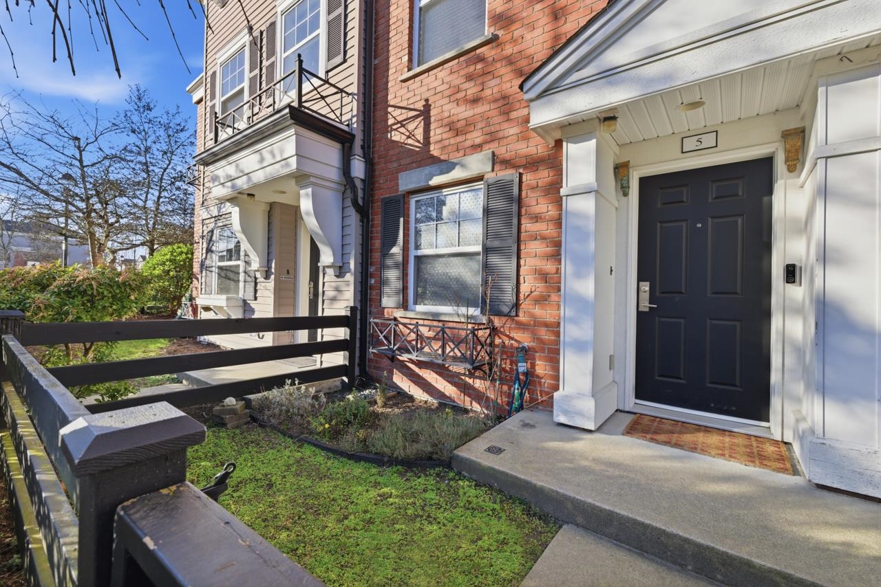 11060 Barnston View Road 5