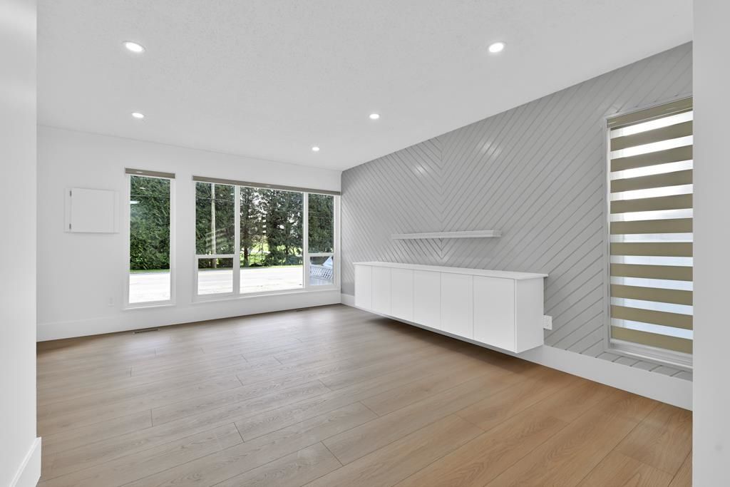 listing image 1105153156581362798