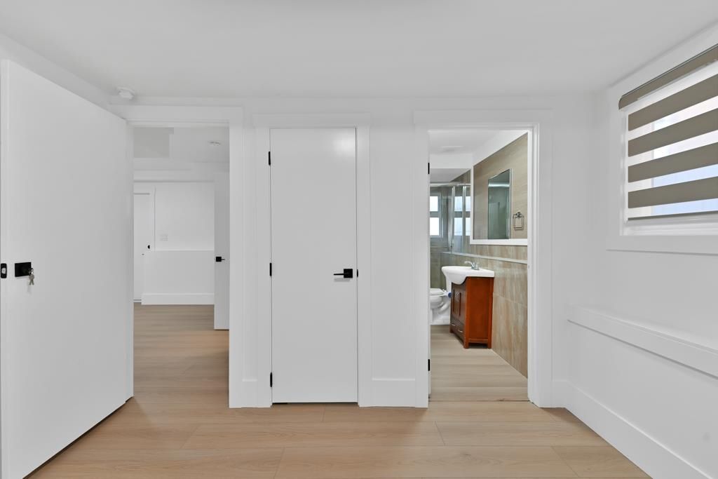listing image 1106212973256078882