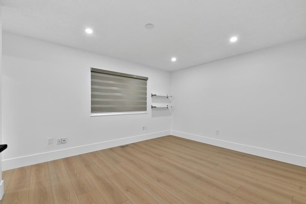 listing image 1109257402351311084