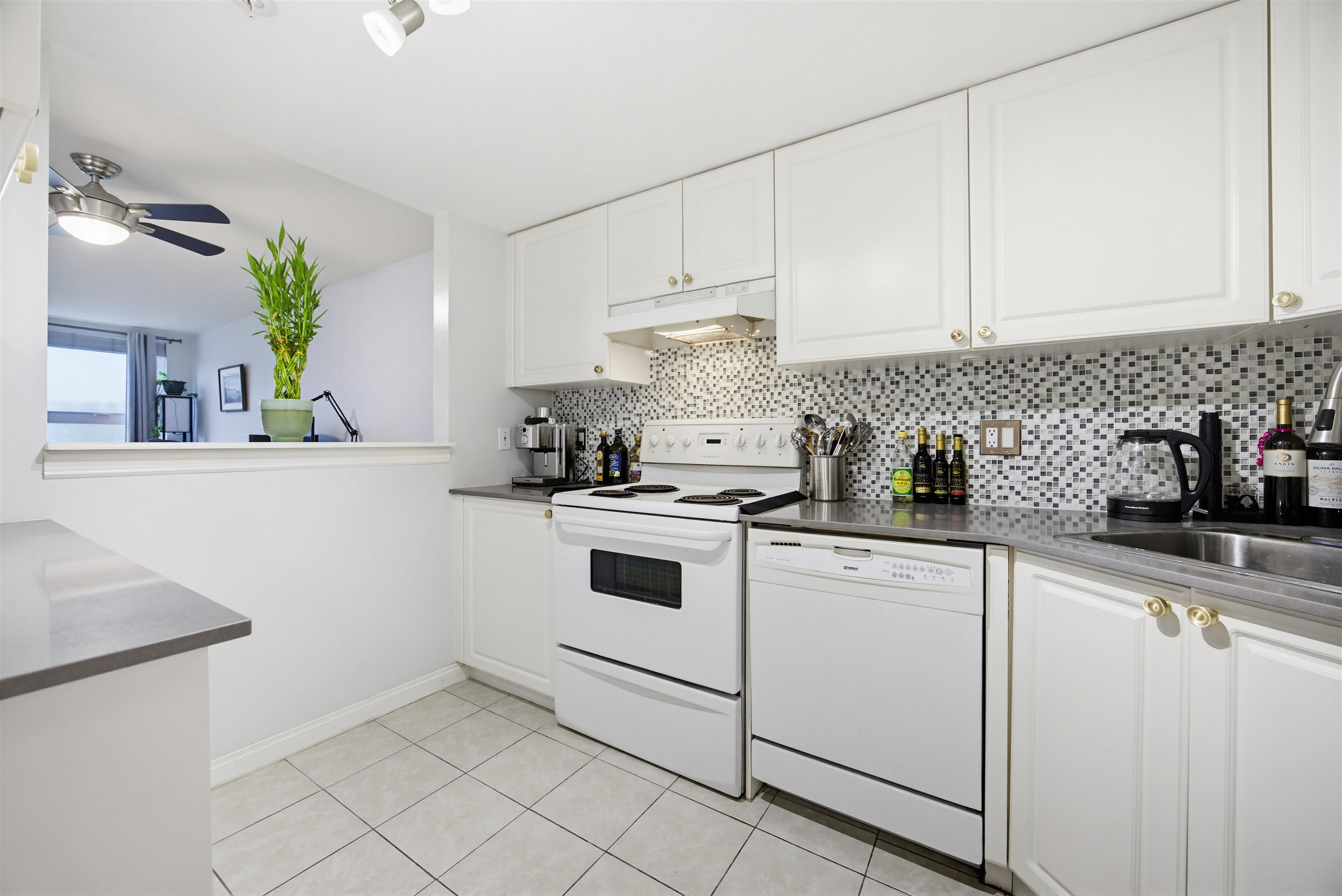 1519 Grant Avenue 202