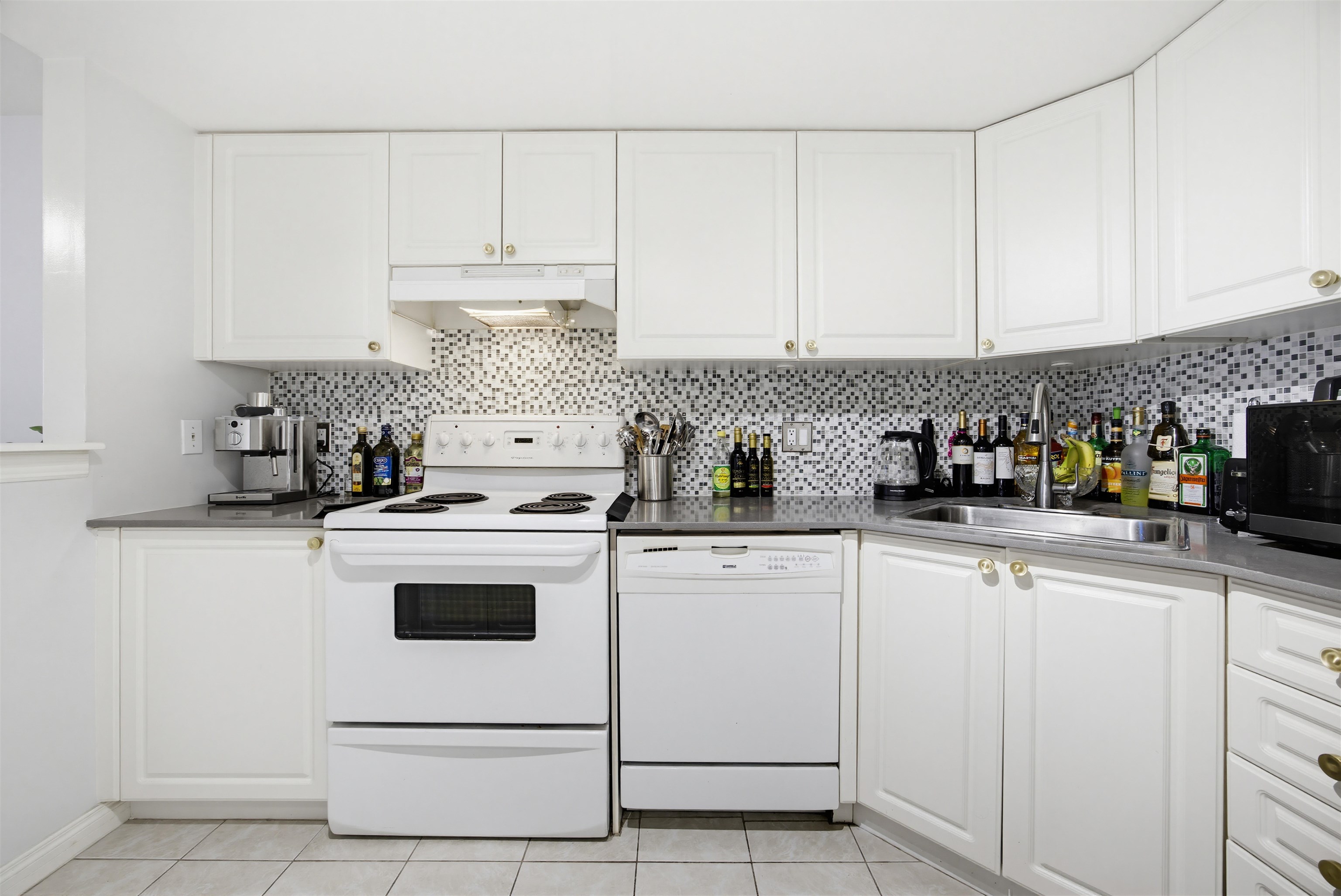 1519 Grant Avenue 202