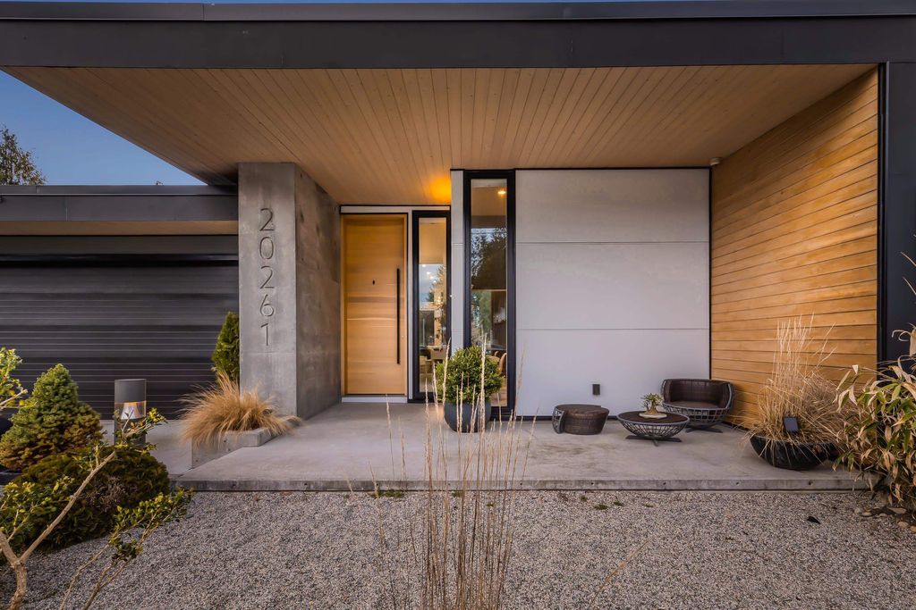 Photo of 20261 41 Avenue, Langley, BC V3A 2Z3 (MLS # R3065428)