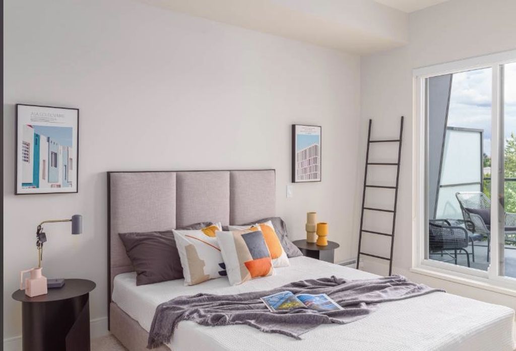 listing image 1102126420189925617