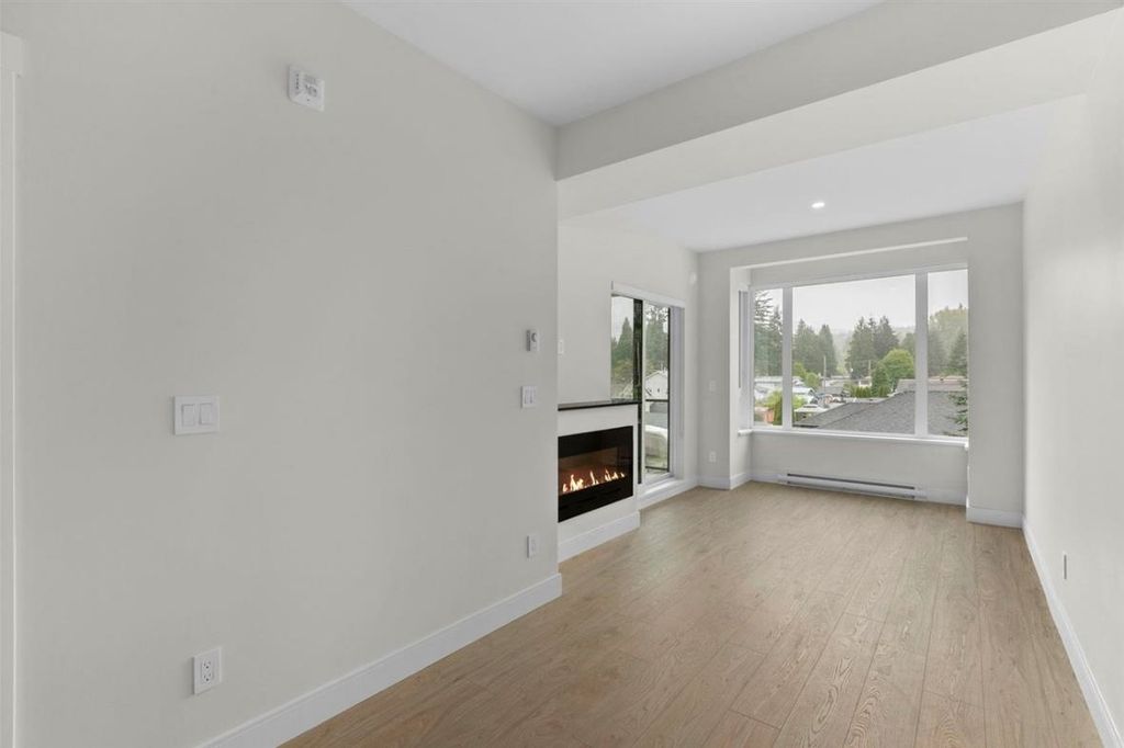 listing image 1102764659382306402
