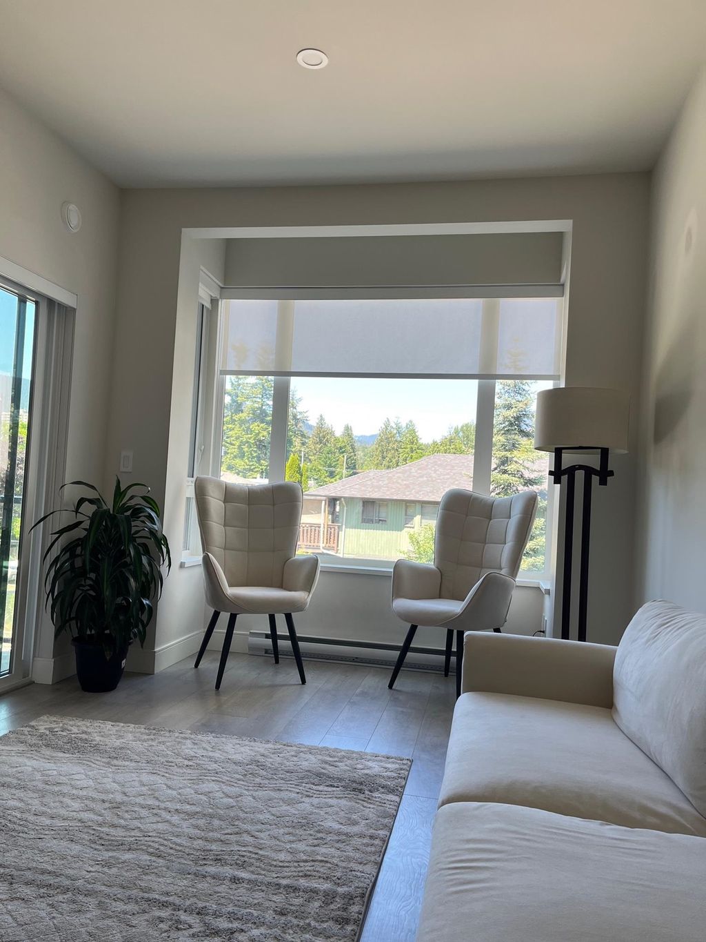 listing image 1104274304356005693