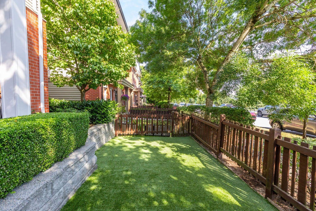 Photo of 19505 68a Avenue #114, Surrey, BC V4N 6K3 (MLS # R3140150)