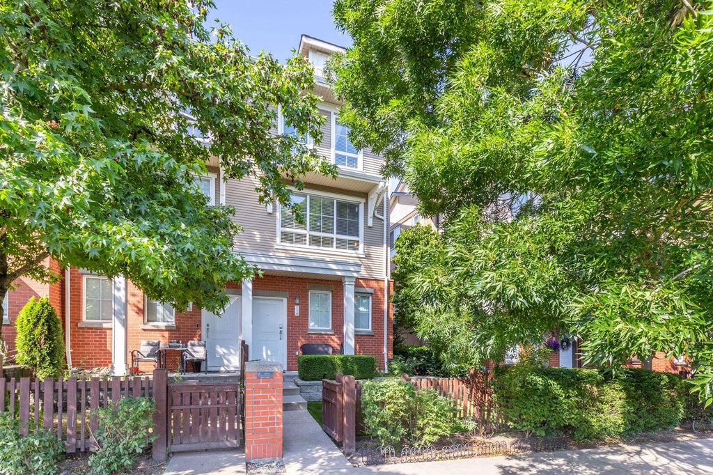Photo of 19505 68a Avenue #114, Surrey, BC V4N 6K3 (MLS # R3140150)
