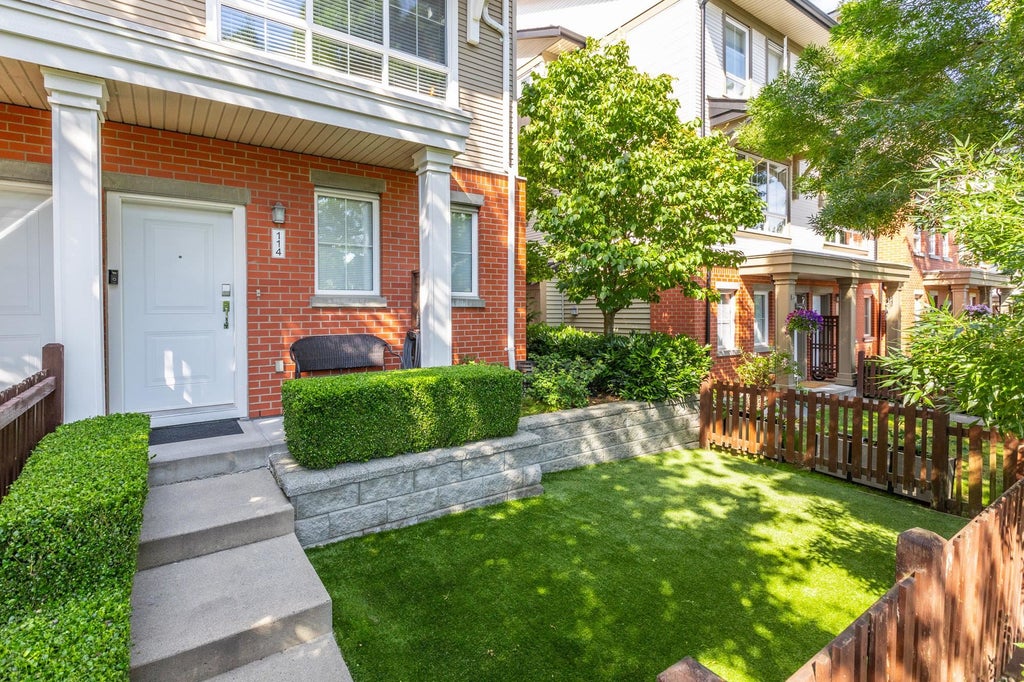 Photo of 19505 68a Avenue #114, Surrey, BC V4N 6K3 (MLS # R3140150)