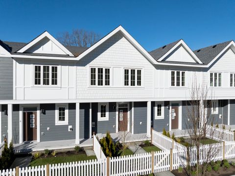 2808 St. George Street 7 Port Moody BC V3H 2H3