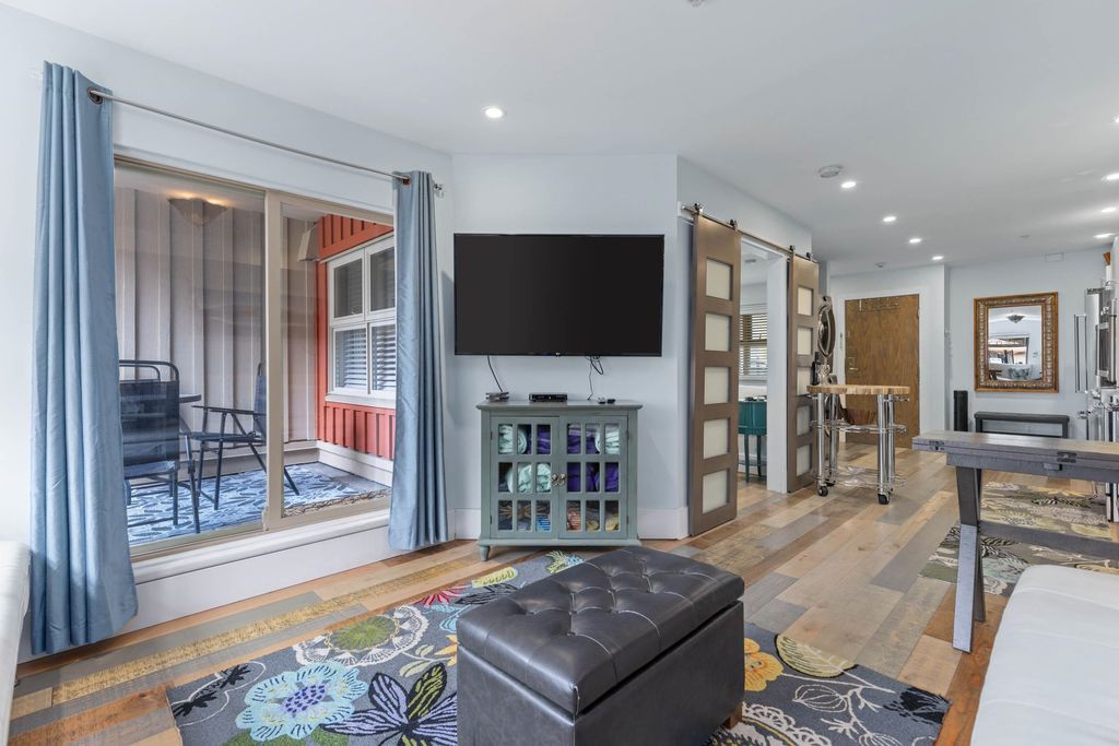 listing image 1102370364010938763