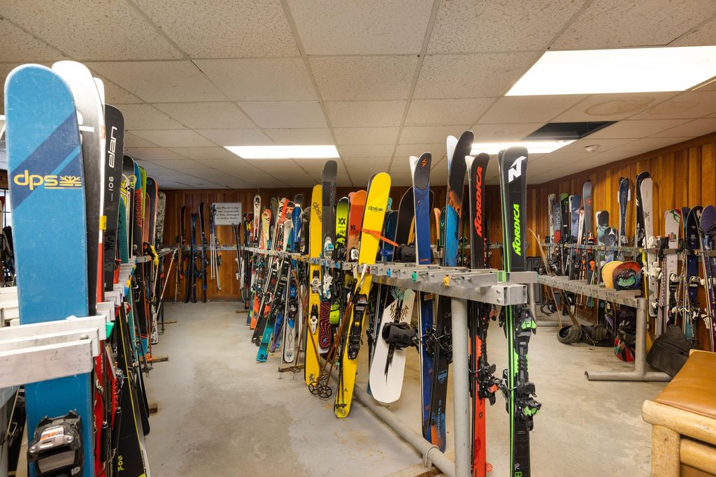 listing image 1105596959670528958