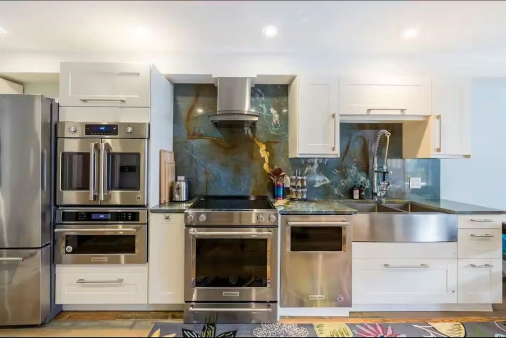listing image 1108648222511807670