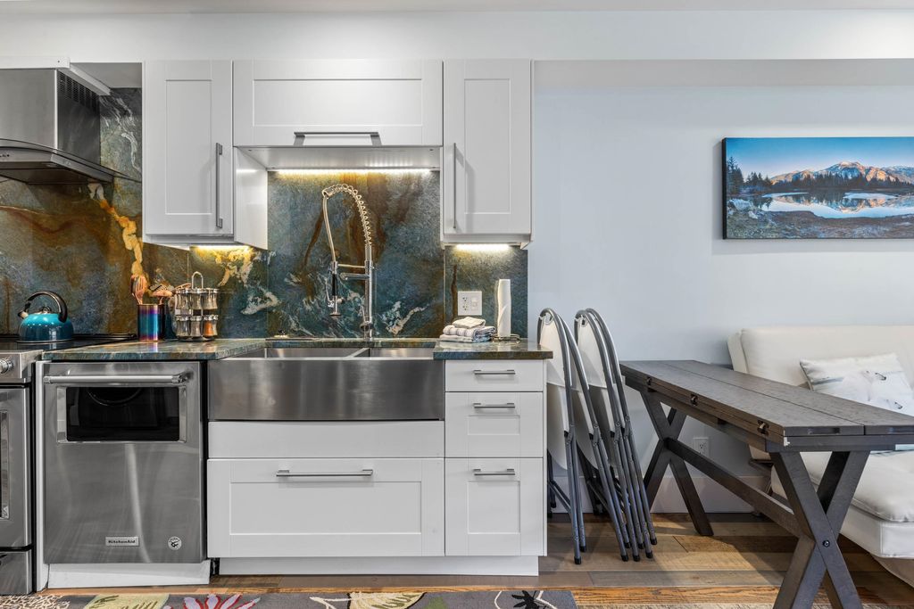 listing image 1104996568241413172