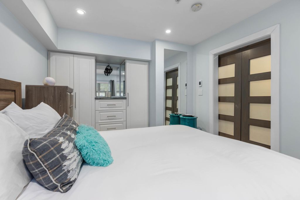 listing image 1106255543801723855