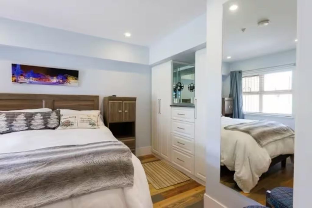 listing image 1102370364010938763