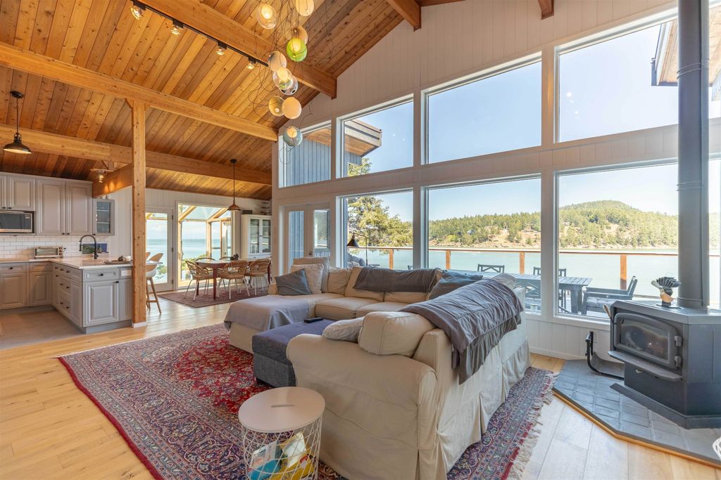 listing image 1106432323531829242