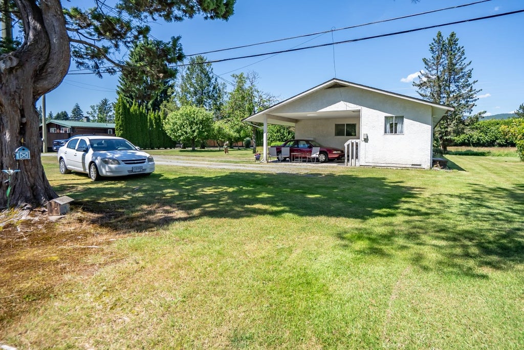 Photo of 25792 Dewdney Trunk Road, Maple Ridge, BC V4R 1Y4 (MLS # R3138270)