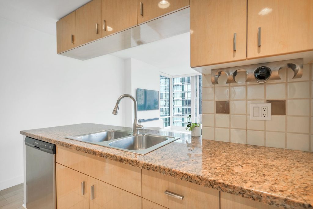 listing image 1100138215060062056
