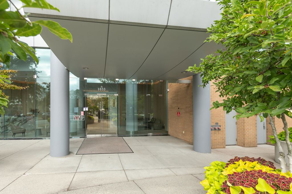 listing image 1106973628579716317