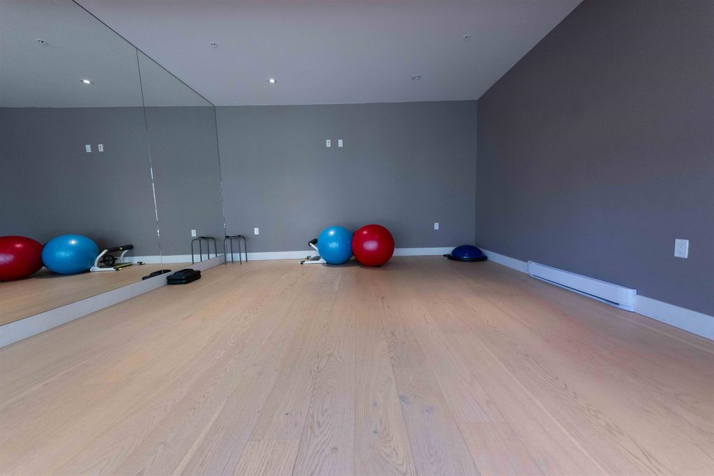 listing image 1105675325122426300