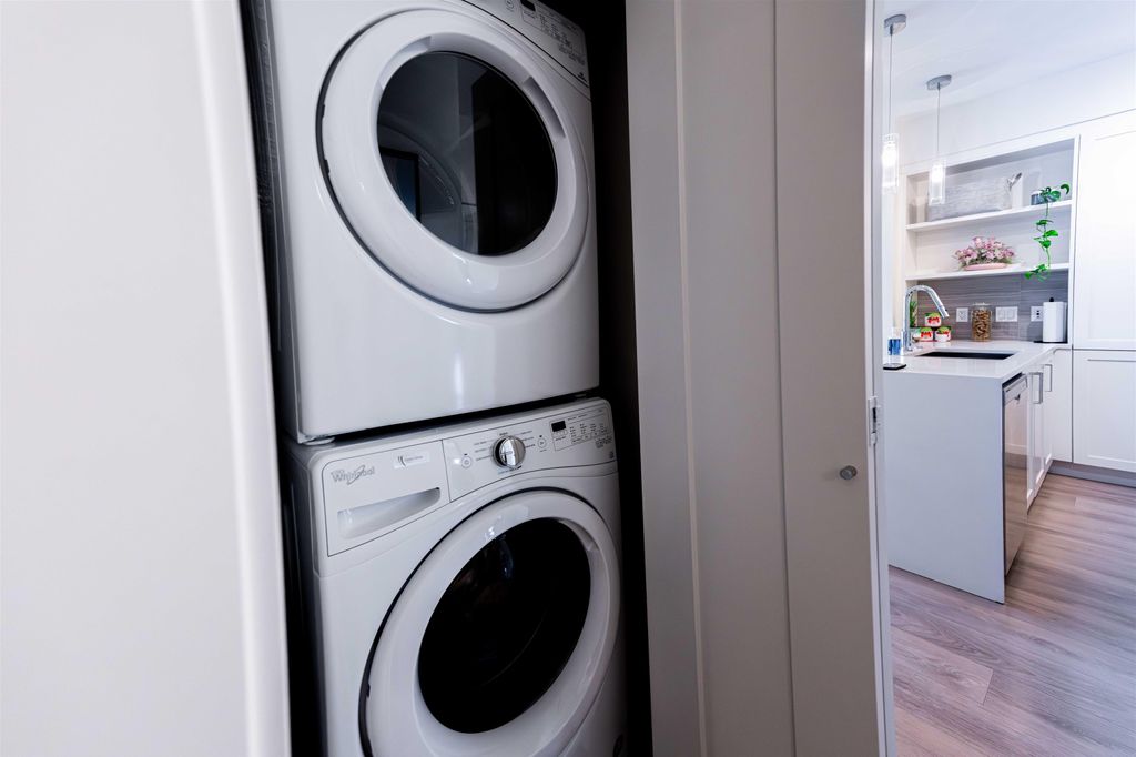 listing image 1106199067835326270