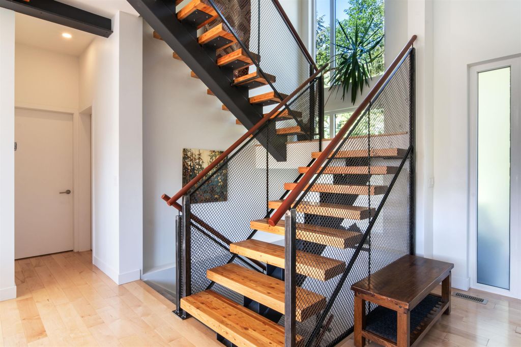 listing image 1103344428689304262