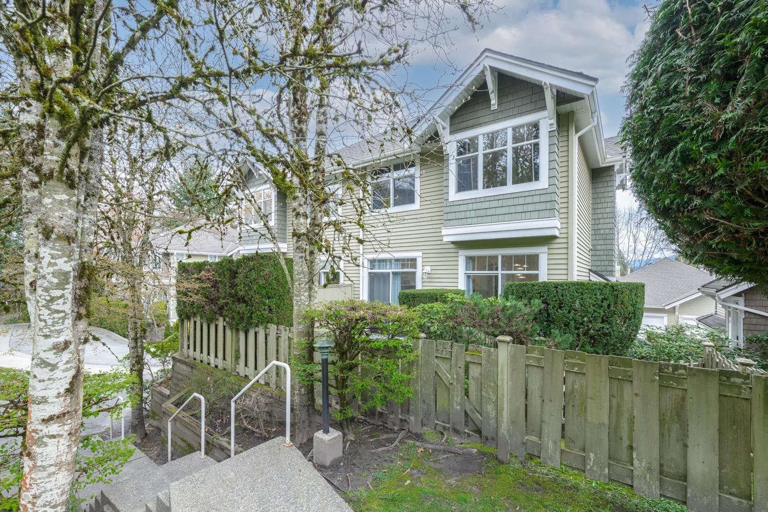 5240 Oakmount Crescent 20