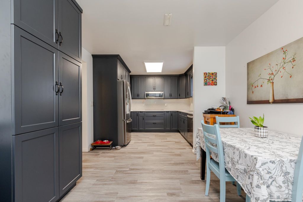 listing image 1108539538642779431