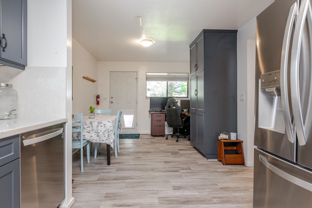 listing image 1105083413344728191